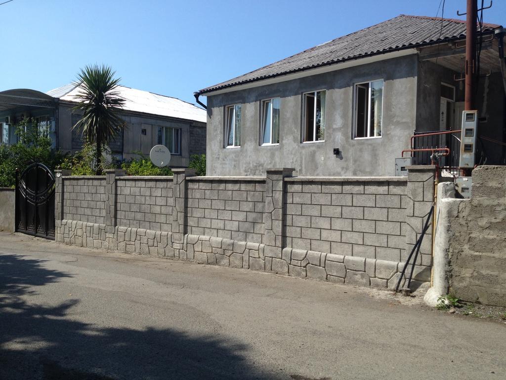 Guest House Maxim Makhinjauri Luaran gambar