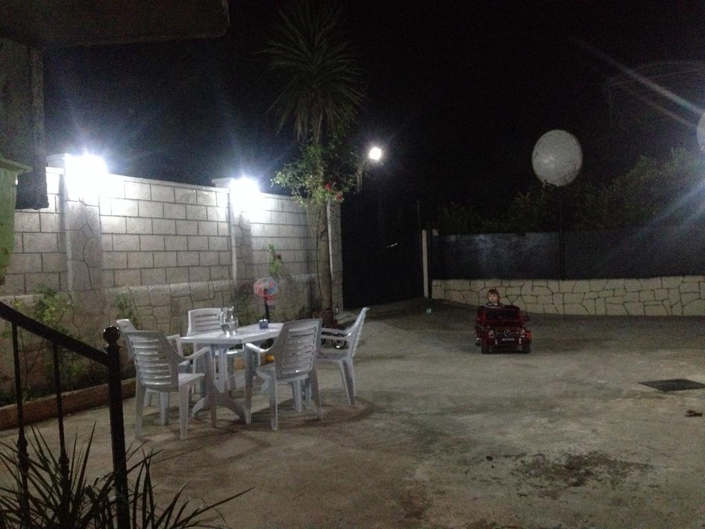 Guest House Maxim Makhinjauri Luaran gambar